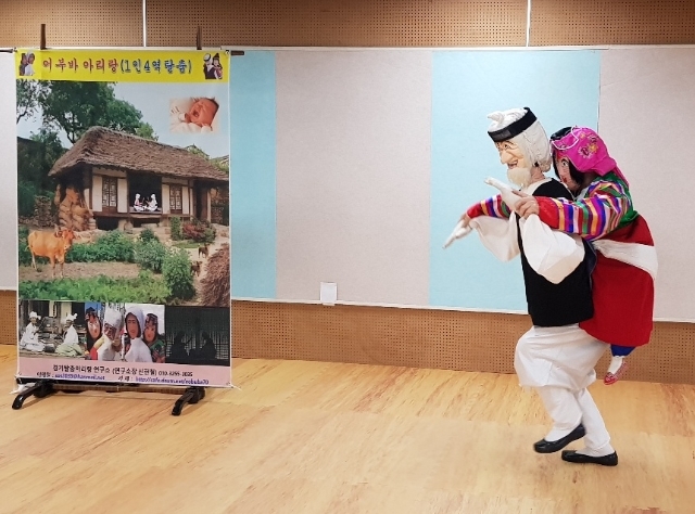 어머니 꽃구경가요